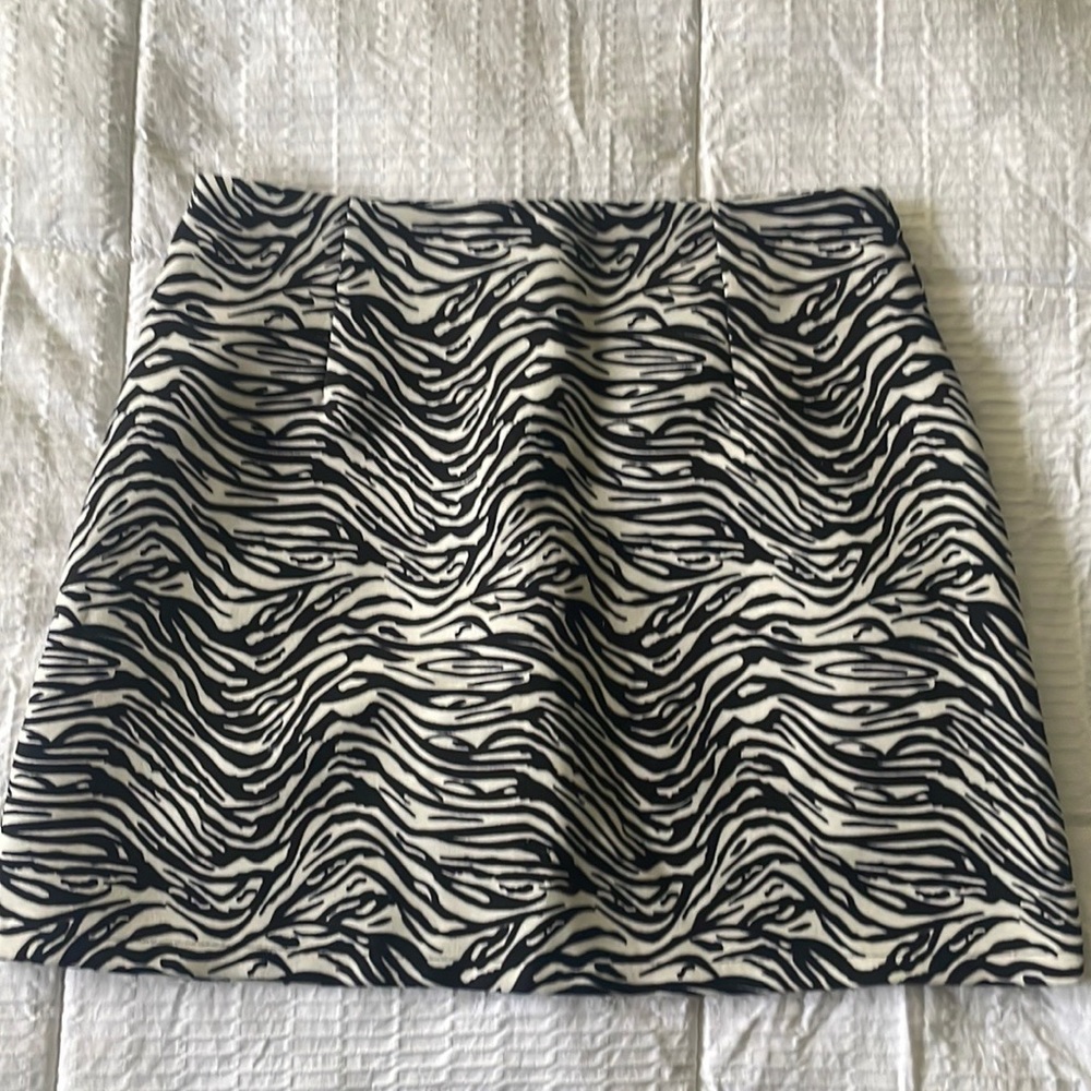 Brand New Zebra PepperMayo Mini Skirt Size Large